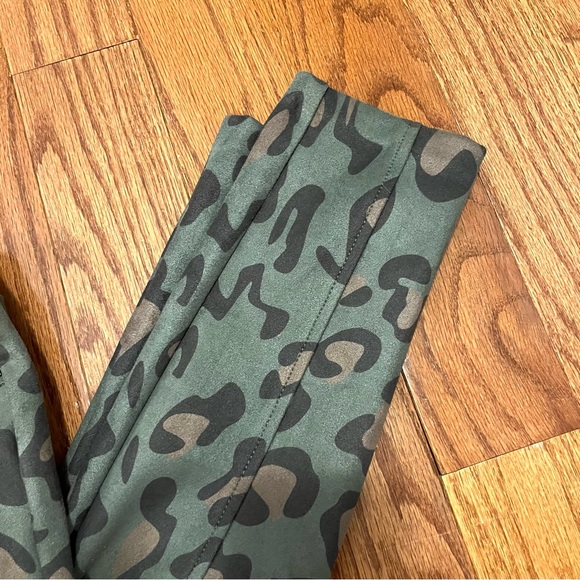 Maeve Anthropologie high rise green suede leopard print zipper legging pants - Picture 11 of 17